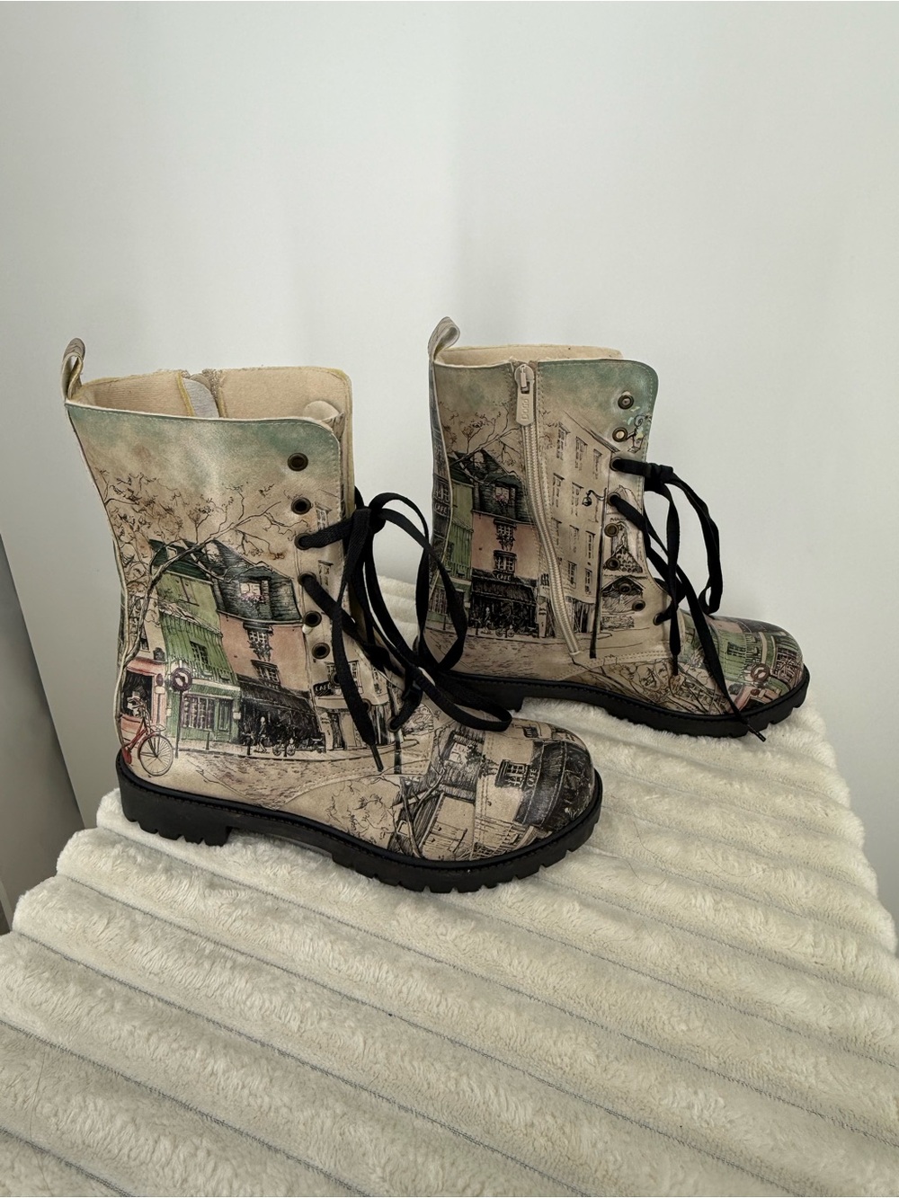 DOGO Zipsy vegan leather boots in the "Bonjour Paris" design sz 39/8.5